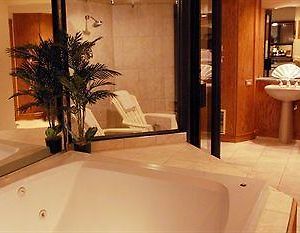 Sybaris Pool Suites Mequon